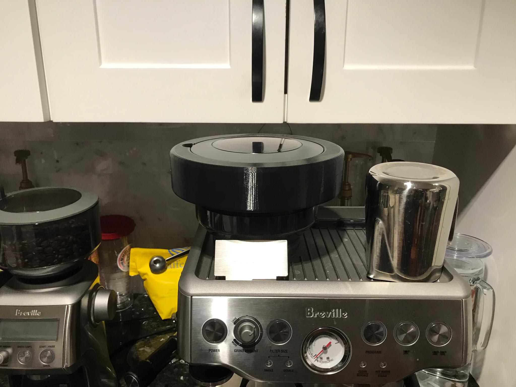 Hopper with lid on Breville machine.