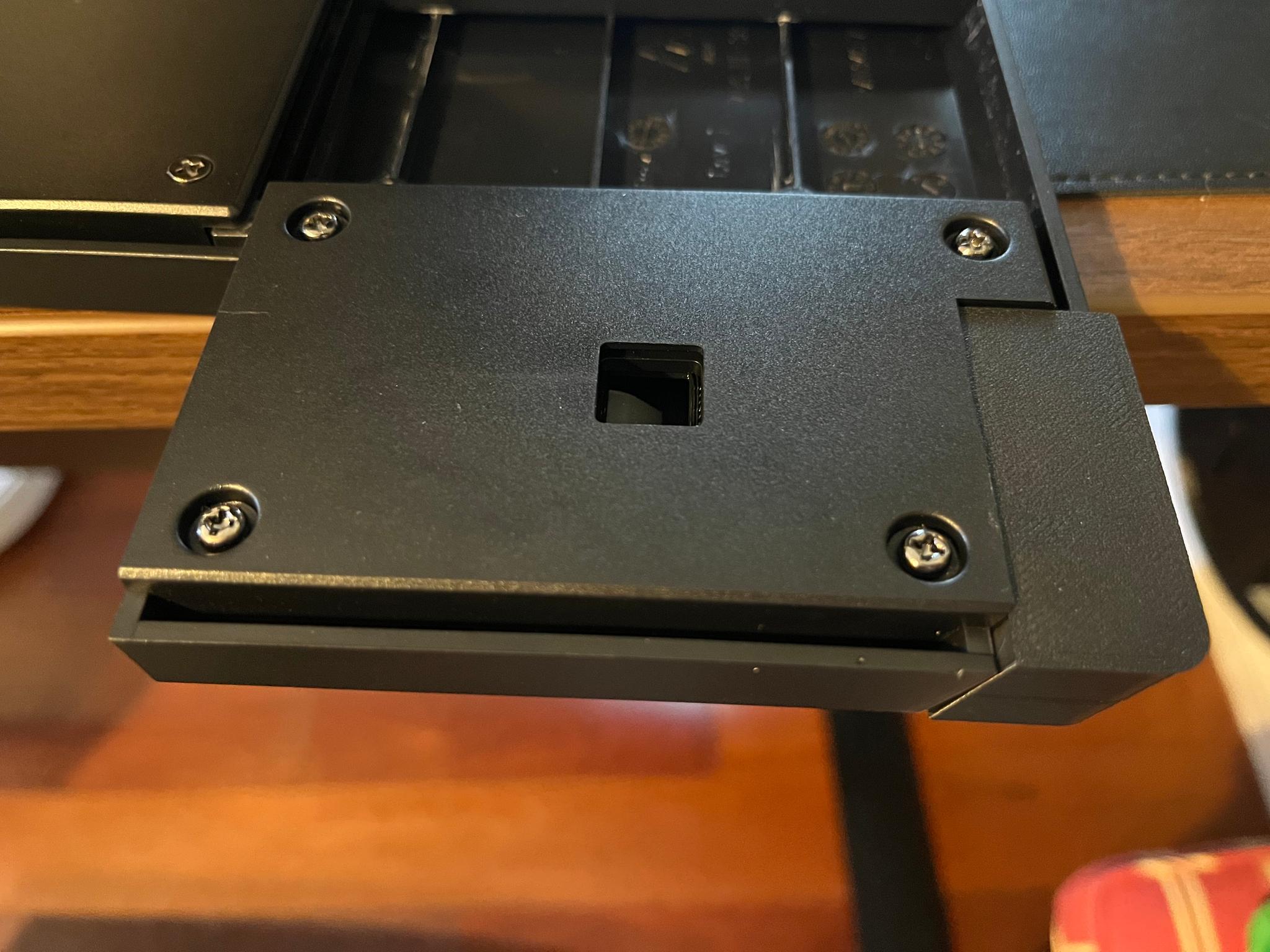 Insert in laptop stand but not locked in due to end cap angle.